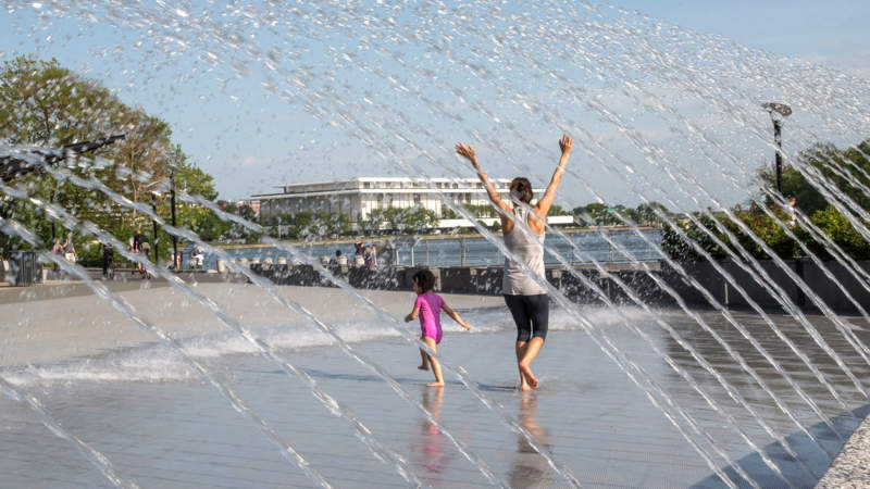 Fountain at Georgetown Waterfront